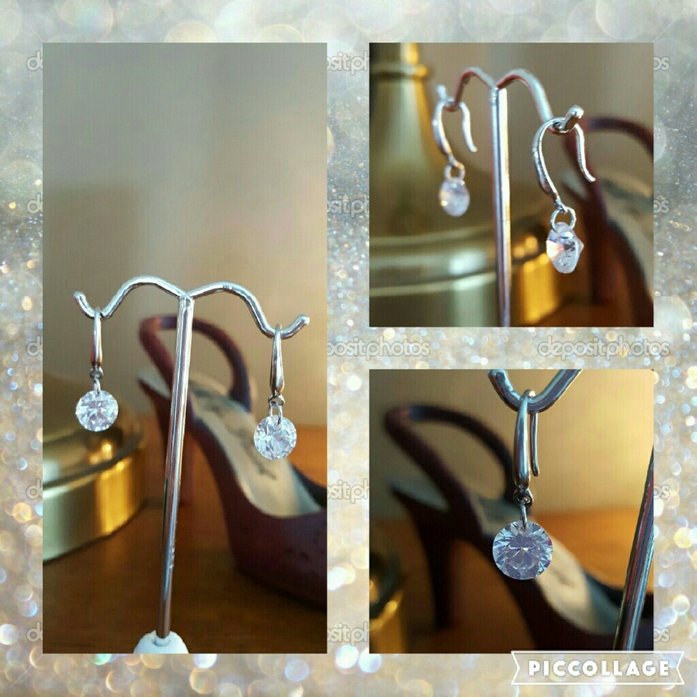 CZ dangle earring nwot